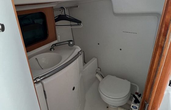 Sailboat 4 FIRST 31.7 (2 CAB) 9m