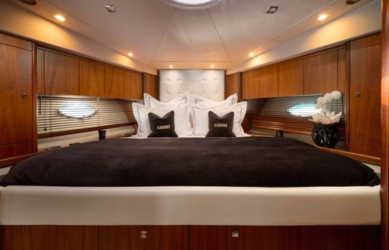 Motor yacht Sunseeker 72 Predator 3100hp