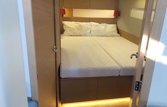 Sailboat Jeanneau Sun Odyssey 410 12.35m
