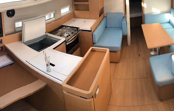 Sailboat Jeanneau Sun Odyssey 410 12.35m