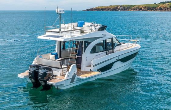 Motorboat BENETEAU ANTARES 11 OB FLY 600hp