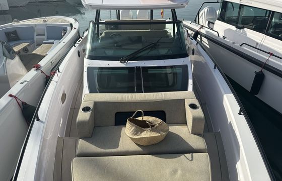 Motorboat Axopar 37 ST