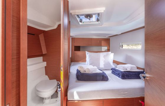 Sailboat Sun Odyssey 410 12m