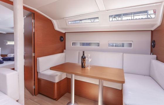 Sailboat Sun Odyssey 410 12m