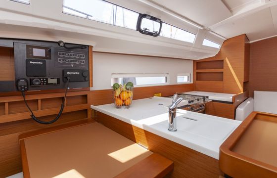 Sailboat Sun Odyssey 410 12m