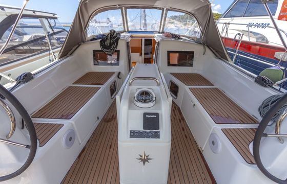 Sailboat Sun Odyssey 410 12m