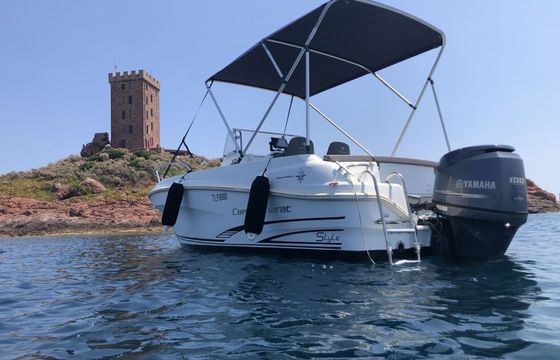 Motorboat Jeanneau Cap camarat 550 CC 100hp