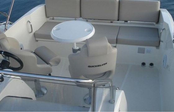 Motorboat Quicksilver Activ 675 Sundeck 200hp