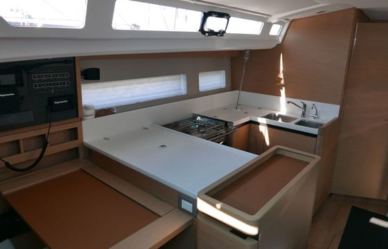 Sailboat Jeanneau Sun Odyssey 440 13.39m