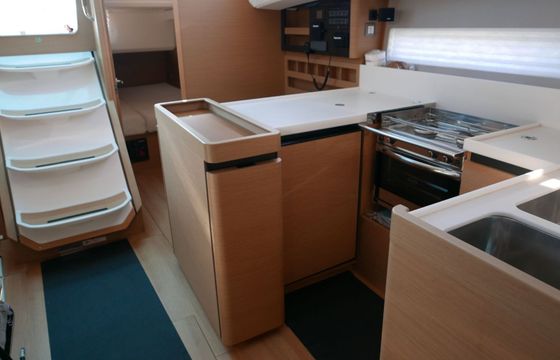 Sailboat Jeanneau Sun Odyssey 440 13.39m