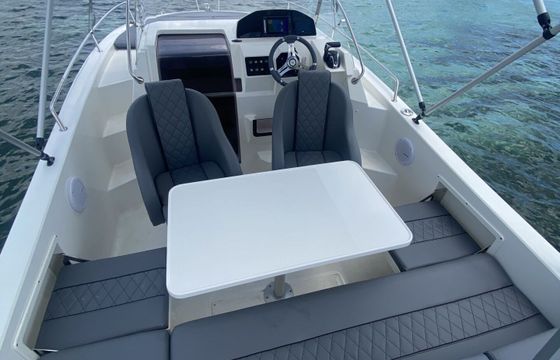 Motorboat Pacific Craft 700 Sun Cruiser 200hp
