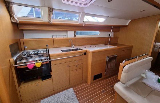 Sailboat Jeanneau Sun Odyssey 49i 14.73m