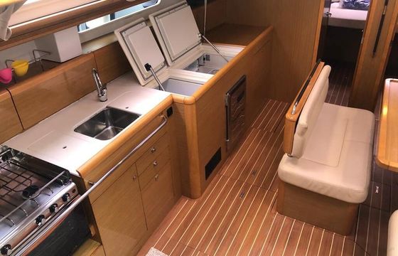 Sailboat Jeanneau Sun Odyssey 49i 14.73m