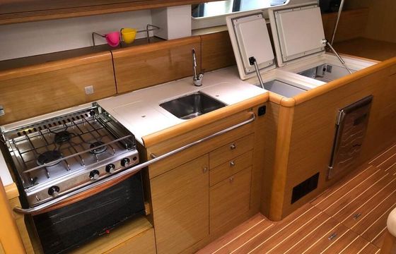 Sailboat Jeanneau Sun Odyssey 49i 14.73m