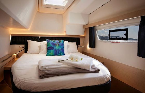 Catamaran Fountaine Pajot Lucia 40 12m