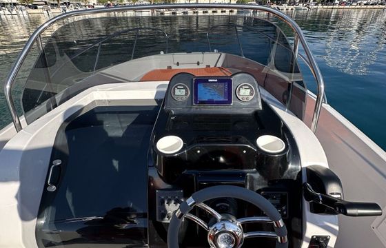 Motorboat Quicksilver 675 Open 150hp