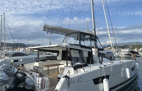 Catamaran FOUNTAINE PAJOT ISLA 40 11m