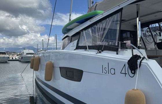 Catamaran FOUNTAINE PAJOT ISLA 40 11m