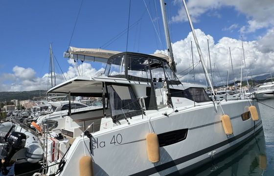 Catamaran FOUNTAINE PAJOT ISLA 40 11m