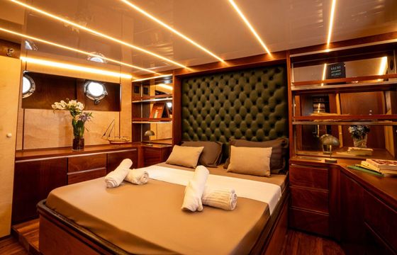 Motorboat CODECASA GENTLEMAN'S YACHT 874hp
