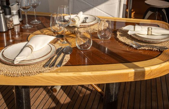 Motorboat CODECASA GENTLEMAN'S YACHT 874hp