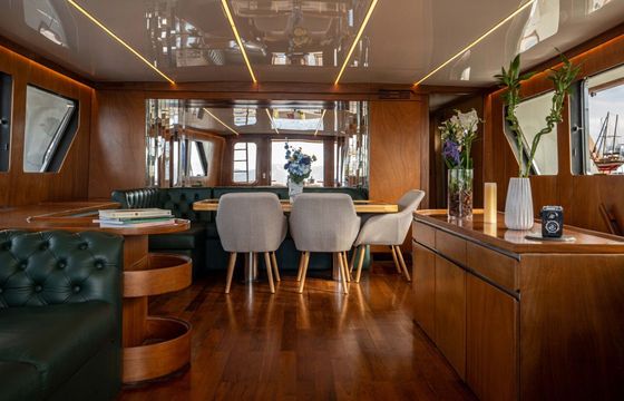 Motorboat CODECASA GENTLEMAN'S YACHT 874hp