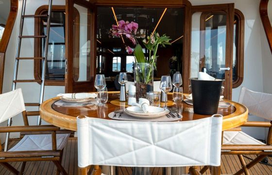 Motorboat CODECASA GENTLEMAN'S YACHT 874hp