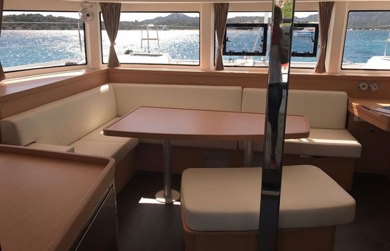 Catamaran Lagoon 42 12.8m