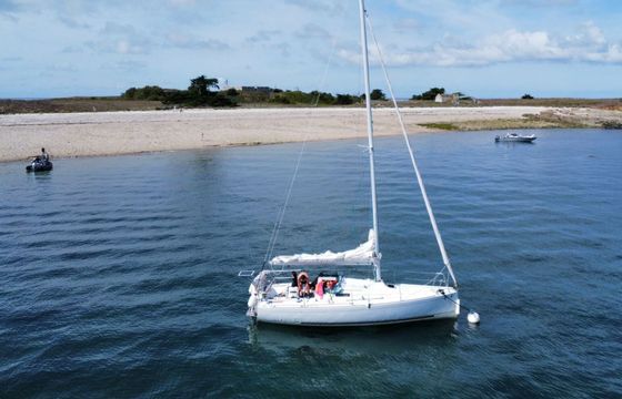 Sailboat Beneteau First 27.7 8.3m