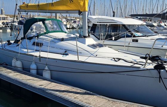 Sailboat Beneteau First 27.7 8.3m