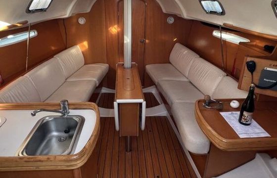 Sailboat Beneteau FIRST 31.7 9.85m