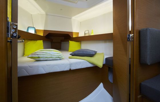 Sailboat Sun Odyssey 349 10m