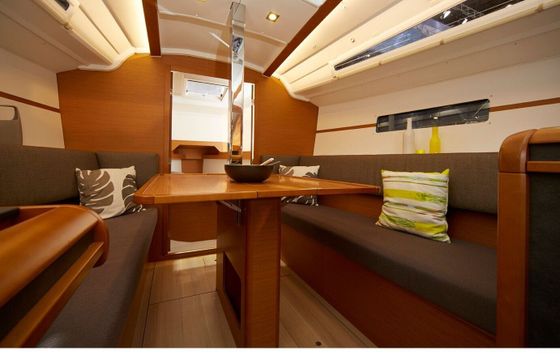 Sailboat Sun Odyssey 349 10m