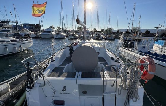 Sailboat Beneteau Oceanis 31 10m