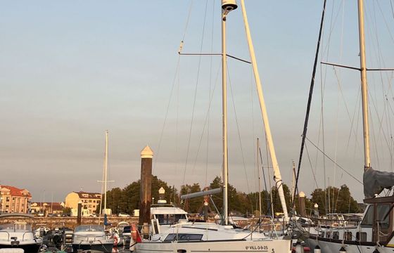Sailboat Beneteau Oceanis 31 10m