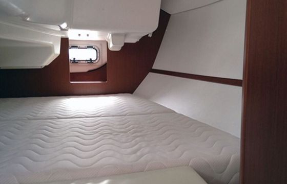 Sailboat Beneteau Oceanis 31 10m