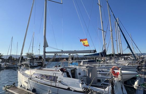 Sailboat Beneteau Oceanis 31 10m