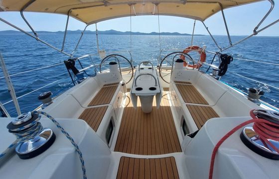 Sailboat Jeanneau Sun Odyssey 40.3 11.75m