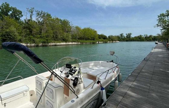 Motorboat Saver 690 Open 200hp