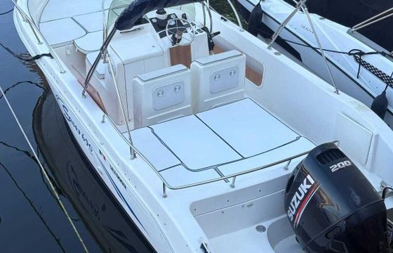 Motorboat Saver 690 Open 200hp
