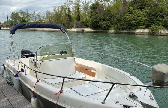 Motorboat Saver 690 Open 200hp