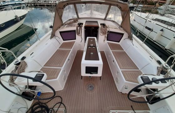 Sailboat Dufour 430 13m