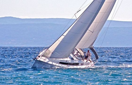Sailboat BAVARIA 37 CRUISER 11m