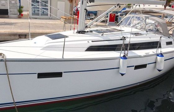 Sailboat BAVARIA 37 CRUISER 11m