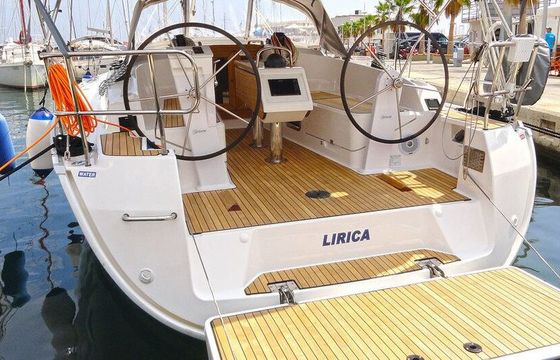 Sailboat BAVARIA 37 CRUISER 11m