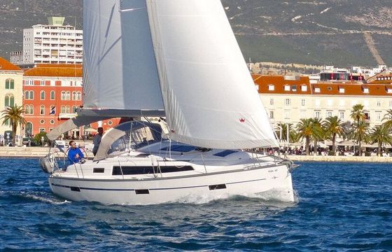 Sailboat BAVARIA 37 CRUISER 11m