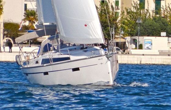 Sailboat BAVARIA 37 CRUISER 11m