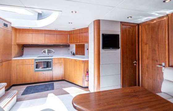 Motor yacht Sunseeker Predator 62 1600hp