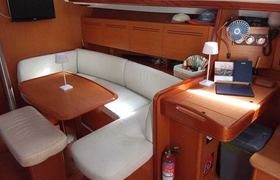 Sailboat Beneteau Cyclades 43.3 13.25m