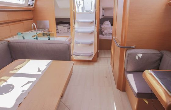 Sailboat Jeanneau Sun Odyssey 449 13.34m